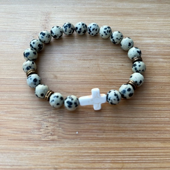 White Cross Dalmatian Jasper Beaded Bracelet - Picture 5 of 9